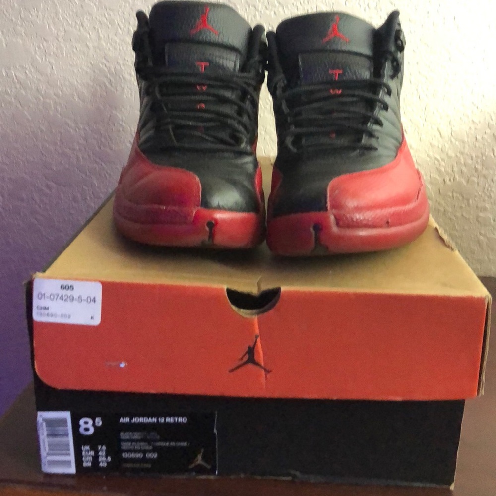 Jordan 12 Flu game - Picture 2 of 2